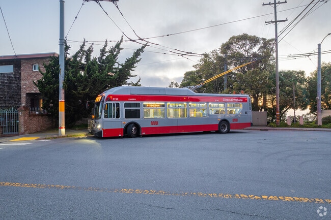 MUNI runs throughout Golden Gate Heights and makes traversing the city a breeze.