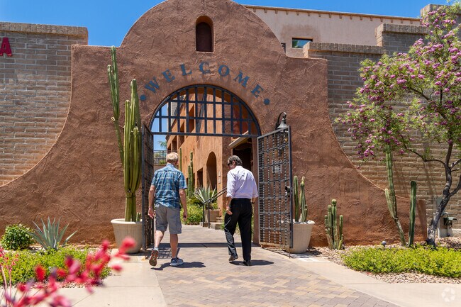 Plaza Palomino has entertainment, shopping and dining in Old Fort Lowell.