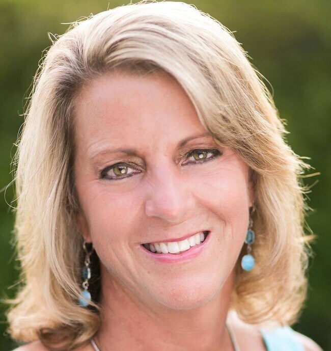 Shelly Phillips