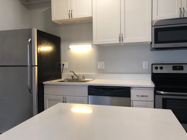 Montego Flats, Aurora, CO 80010 - photo 4