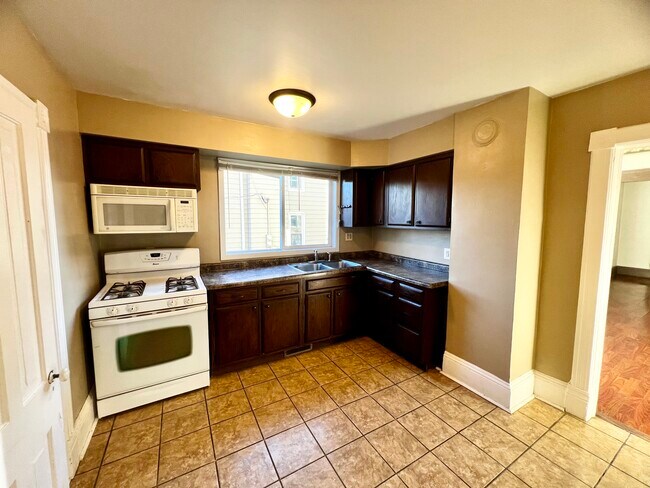 1162 Edgerton St unit 1, Saint Paul, MN 55130 - photo 4