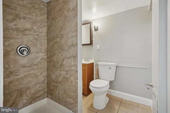 1018 S 55th St unit 2, Philadelphia, PA 19143 - photo 3