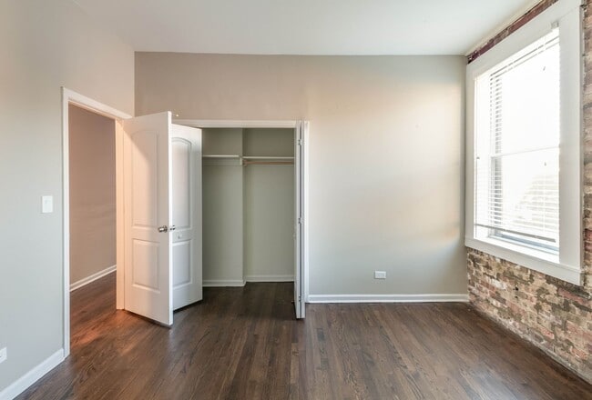 Maynard At Elaine Place, Chicago, IL 60657 - photo 2