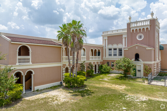Home to over 500 students in grades K-5 with a student-teacher ratio of 15 to 1.