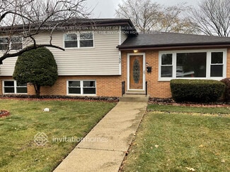 150 E Winthrop Ave, Addison, IL 60101