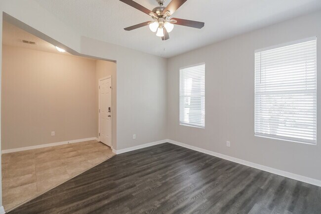 32644 Rapids Loop, Wesley Chapel, FL 33545 - photo 4