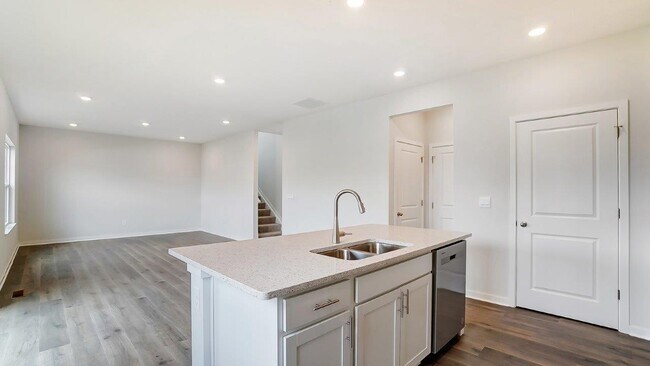 907 Sherwood Loop, Bellefontaine, OH 43311 - photo 7