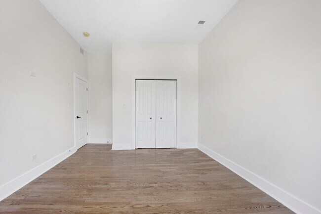 4927 S Prairie Ave, Chicago, IL 60615 - photo 5