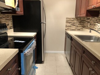 13 Presidential Dr Unit 13, Englewood, NJ 07631