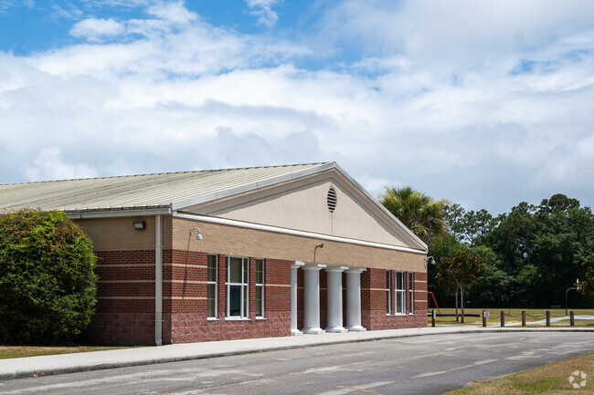 The student population of Holly Tree Elementary in Wilmington, NC is 436.