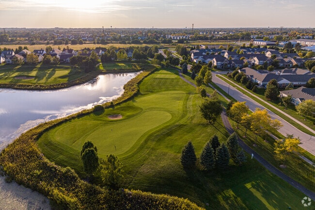 Discover luxury, natural beauty, and a strong sense of community at Carillon Club in Naperville.