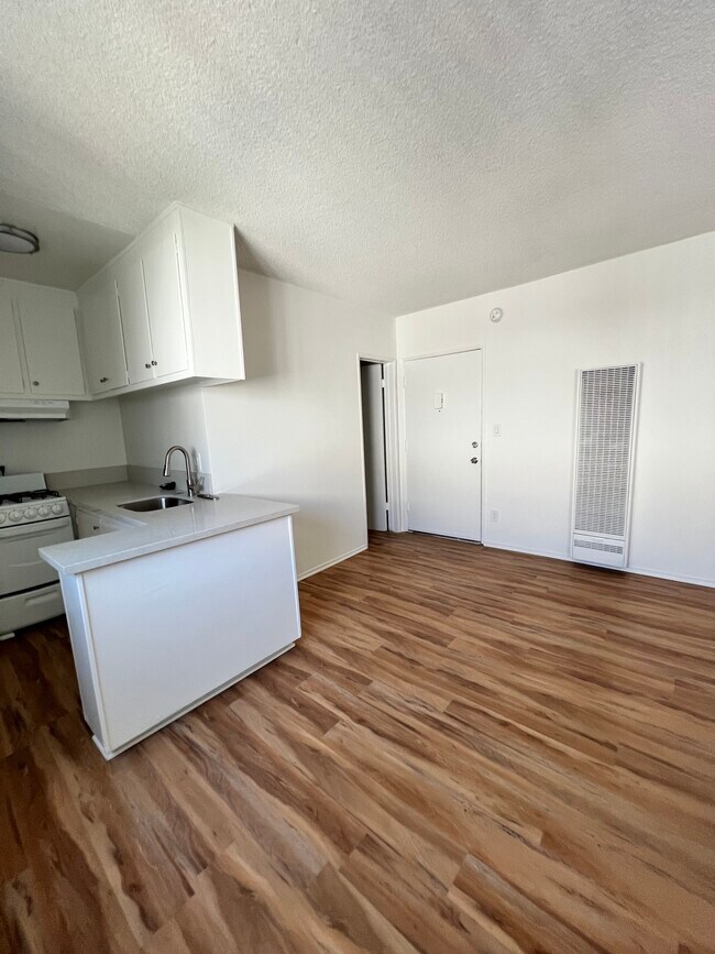 4039 Marathon St unit 45-11, Los Angeles, CA 90029 - photo 2