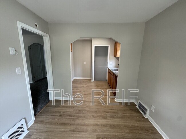 18941 Elkhart St, Harper Woods, MI 48225 - photo 6