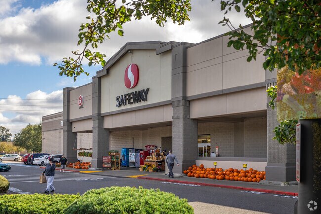 Find great deals on groceries at Safeway in Trosper.