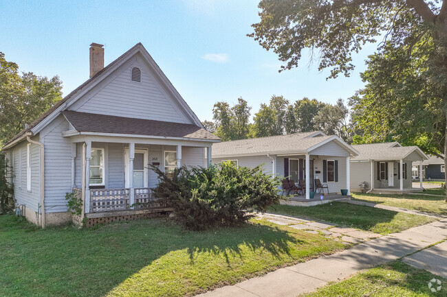 Affordability, nearby green space, and commuter convenience make Iles Park stand out.