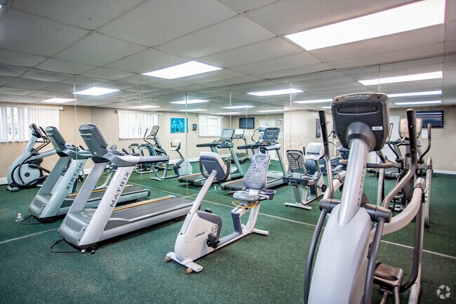 Deer Creek Apartments, Austintown, OH 44515 - photo 2