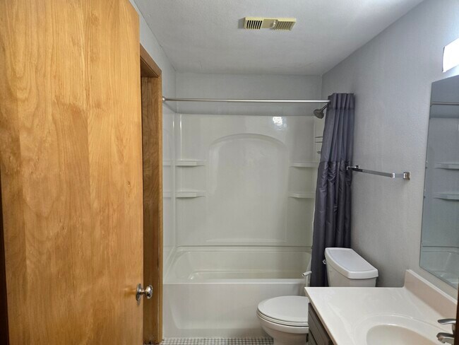 222 Jay St unit 306, La Crosse, WI 54601 - photo 4