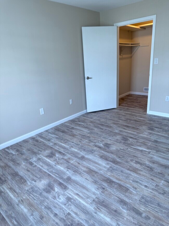 82 Chambord Ct, Trenton, NJ 08619 - photo 5