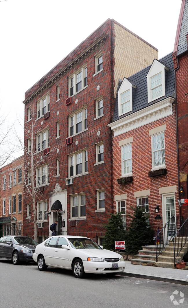 1820 Swann St NW, Washington, DC 20009