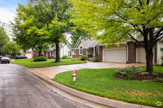 The homes in Bradford-Sterling Farms are generally surrounded by trees.