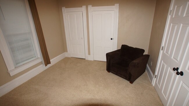 2002 W 4th St unit A, Davenport, IA 52802 - photo 7