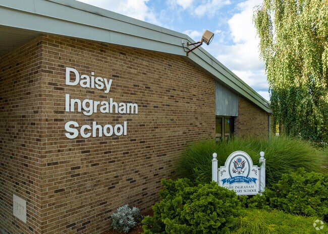 Students at Daisy Ingraham Elementary have access to many extracurricular activities.