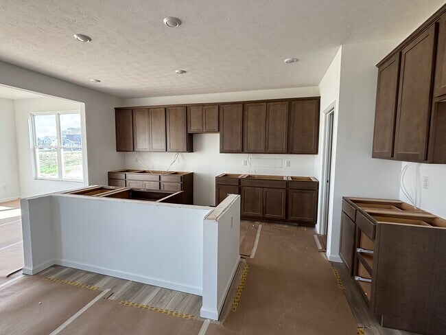 8182 Camellia Ln, Pendleton, IN 46064 - photo 4