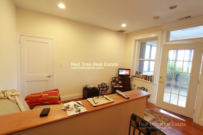 185 Winthrop Rd, Brookline, MA 02445 - photo 3