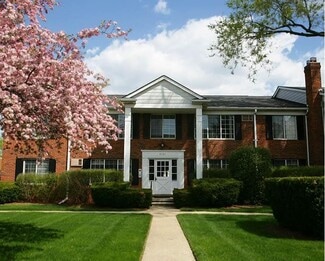 5101-5131 Crooks Rd, Royal Oak, MI 48073