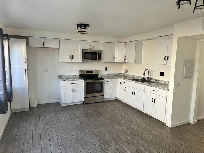 272 E Jackson St unit C, Rialto, CA 92376 - photo 7