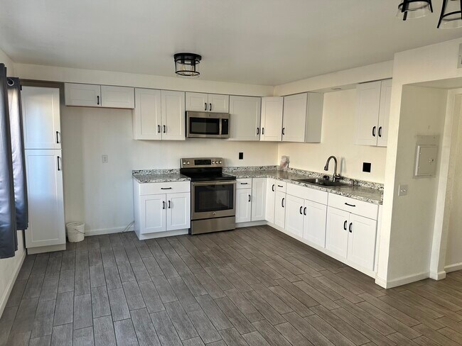 272 E Jackson St unit D, Rialto, CA 92376 - photo 7