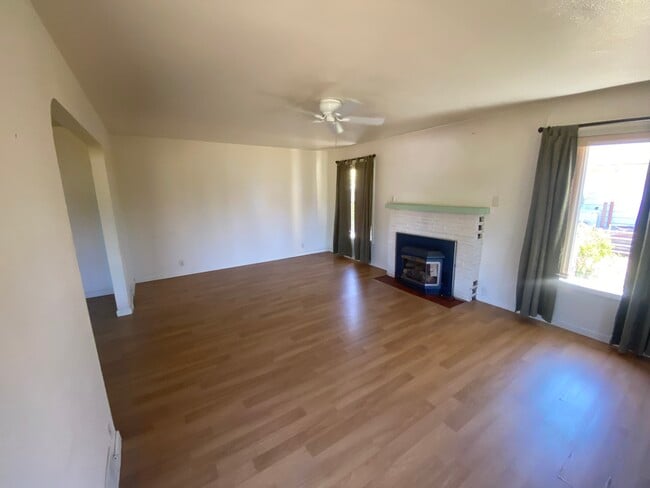 2575 Sheridan Ave, North Bend, OR 97459 - photo 3