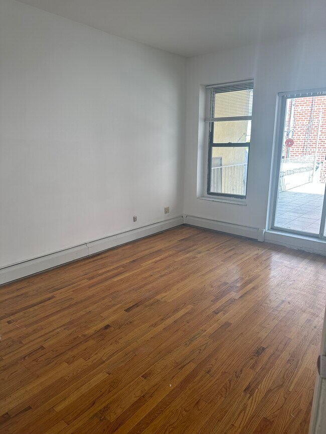 4303 Broadway, Long Island City, NY 11103 - photo 2