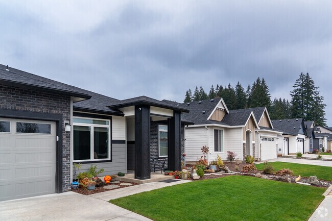 The homes in Battle Ground have beautifully manicured lawns.