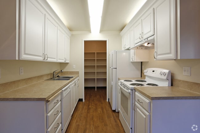 Parkridge Apartments, Lake Oswego, OR 97035 - photo 5