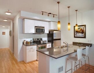 6900 E Green Lake Way N, Seattle, WA 98115