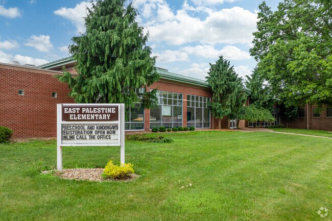 East Palestine Elementary School has 400 students in grades PK, K-4.