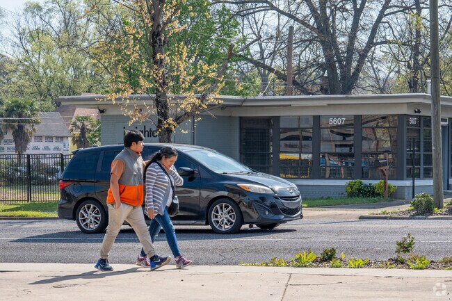 Woodlawn’s walkable streets invite fresh air strolls.
