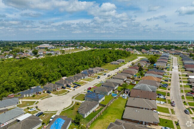 Only a few Plum Orchard homes sit on cul-de-sacs.