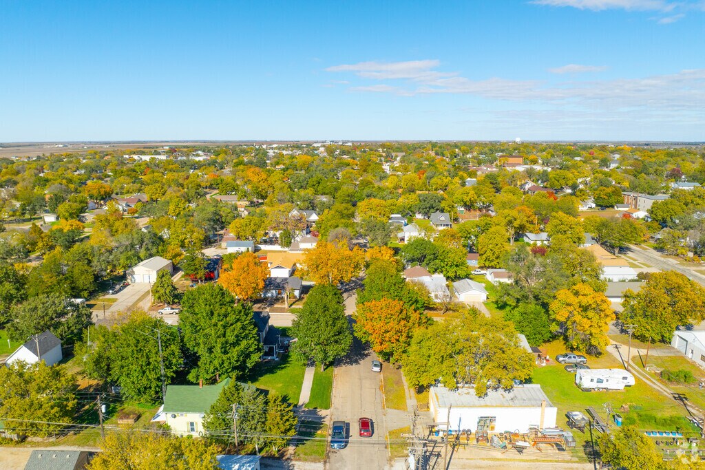 Beloit’s grid‑street layout and small yards make this Kansas community walkable, connected.