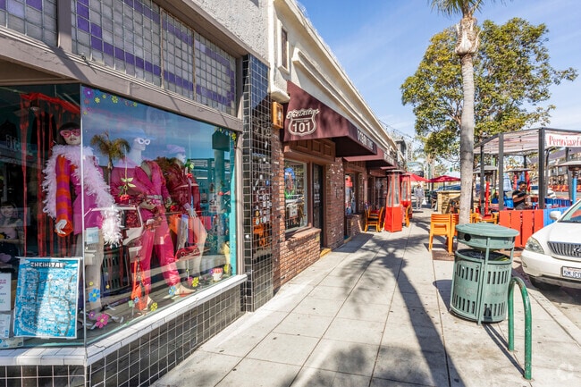 Encinitas Neighborhood retail strip for shopping.
