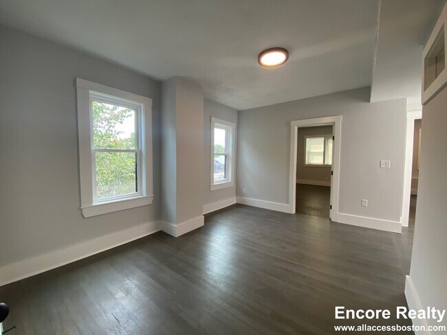 118 Marginal St unit 8, Boston, MA 02128 - photo 4