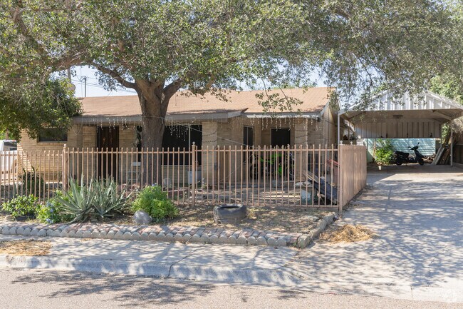 Shade trees are important in Lardo to help avoid the direct sunlight in the yard.