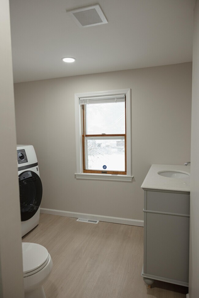 204 Tucker Ave unit 1, East Syracuse, NY 13057 - photo 3