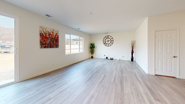 21192 Telegraph Rd, Riverside, CA 92507 - photo 2