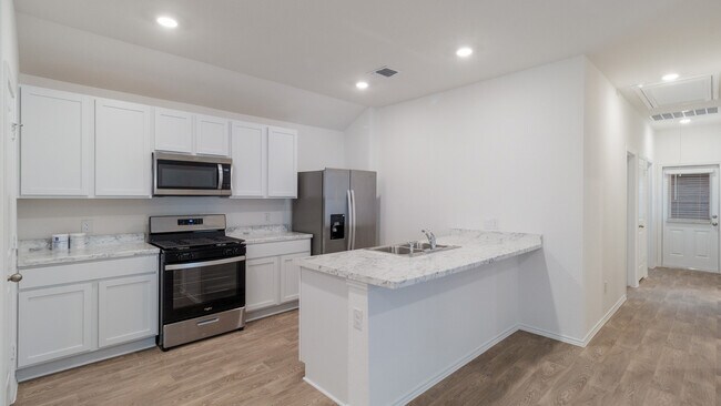 311 Santo Domingo Rd, Bastrop, TX 78602 - photo 4