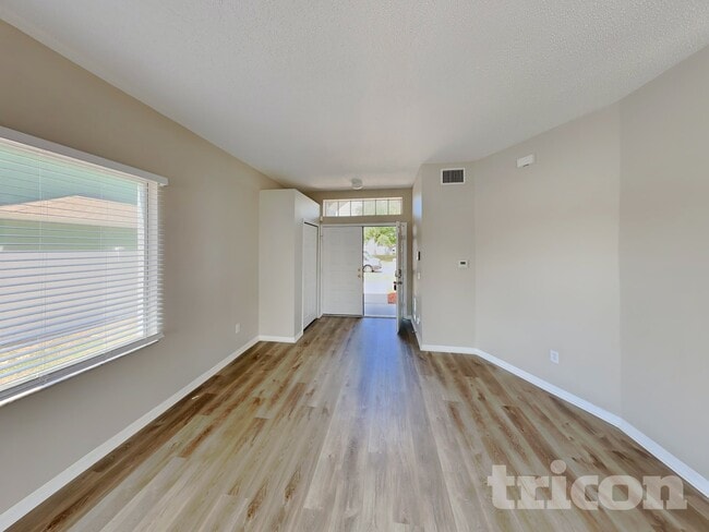 12603 Longcrest Dr, Riverview, FL 33579 - photo 3