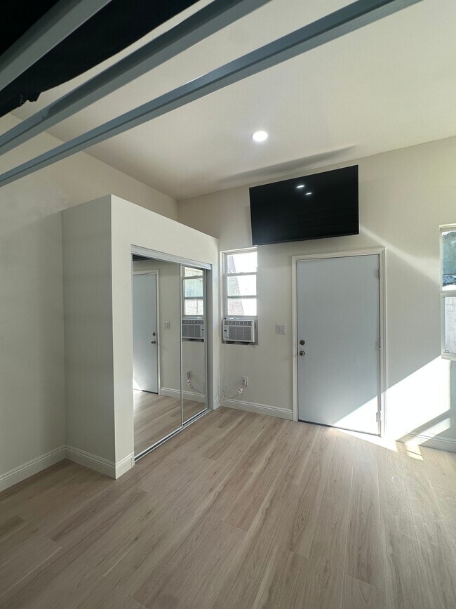 1223 Elden Ave unit D, Los Angeles, CA 90006 - photo 5