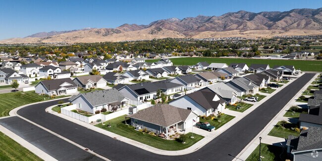 Suburban neighborhoods in Hyde Park are nestled between tidy streets and mountain views to create the perfect small-town setting.