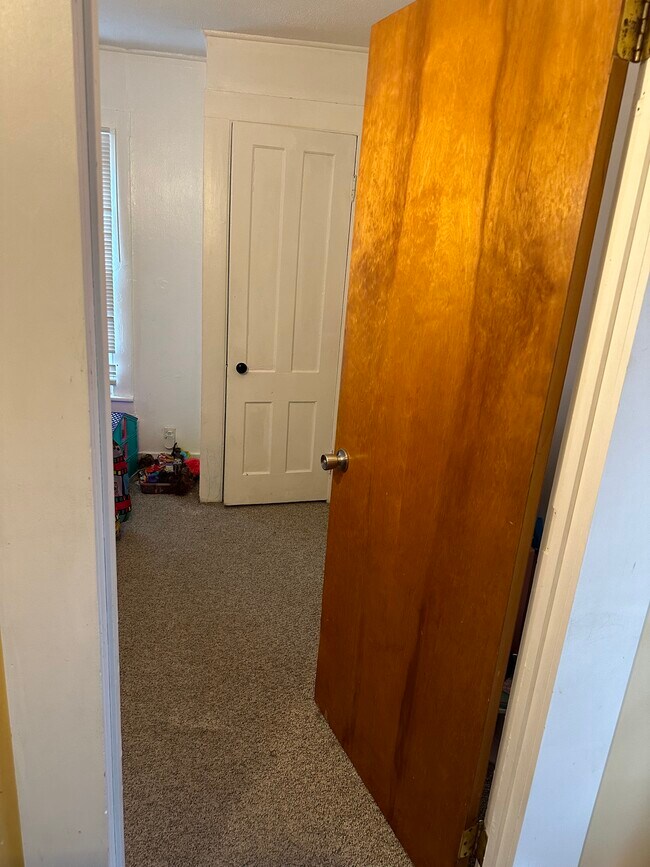 58 Tolland St unit B, East Hartford, CT 06108 - photo 5